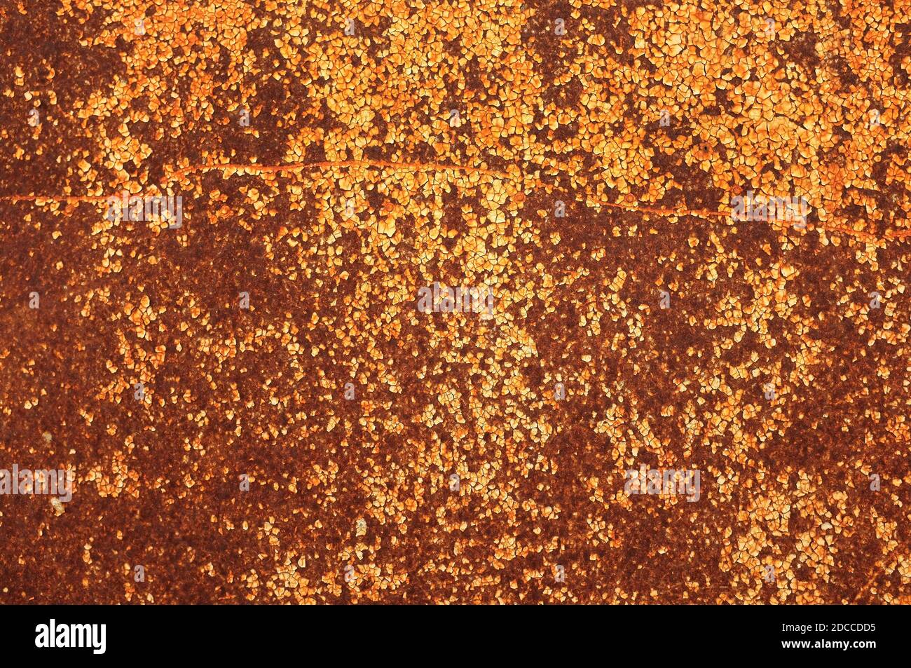 Sfondo metallico rusty e con agenti atmosferici. Vecchia parete di ferro. Pannello metallico usurato. Struttura metallica arrugginita Foto Stock