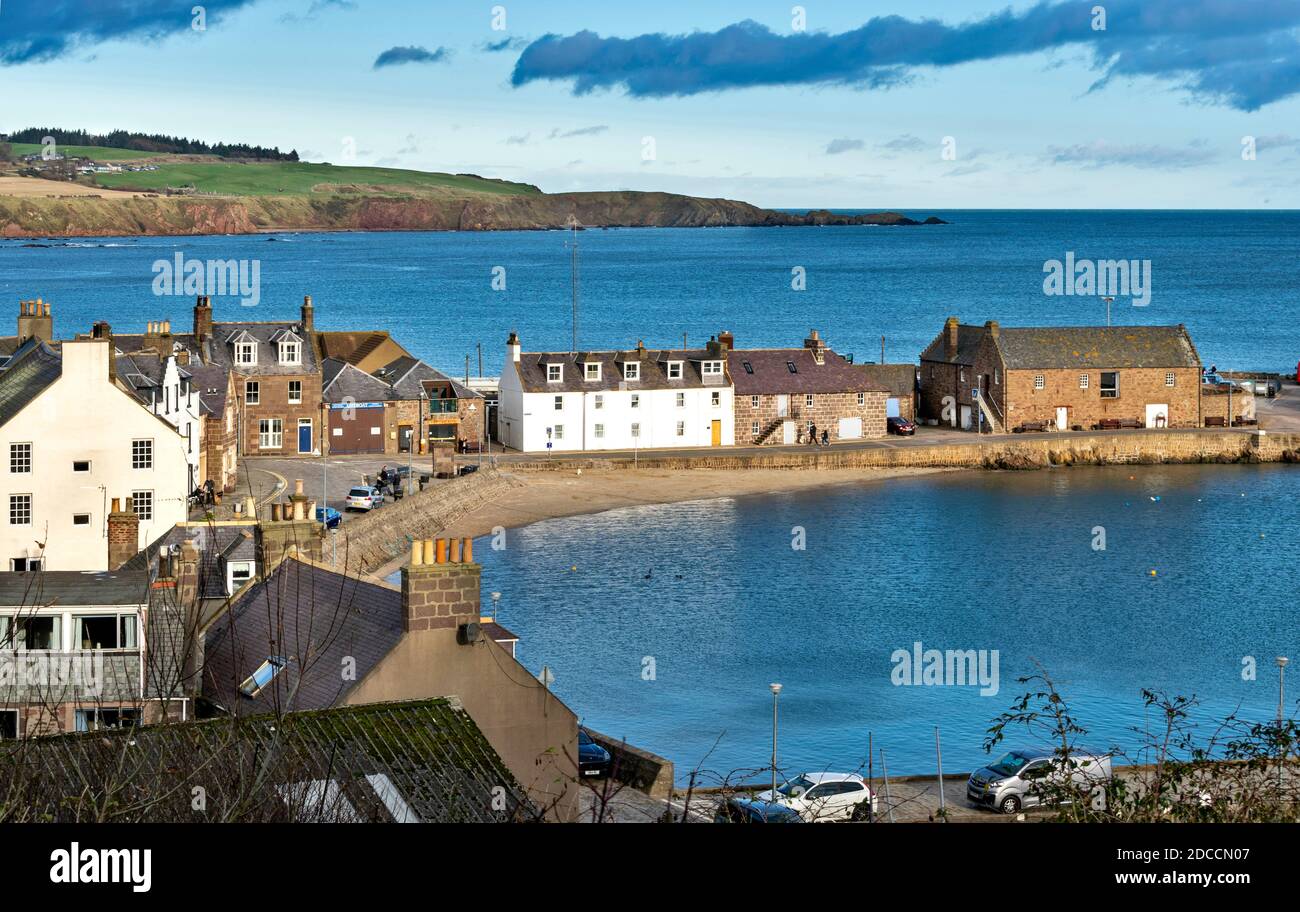 STONEHAVEN ABERDEENSHIRE SCOTLAND L'AREA DEL PORTO DI COWIE OLD PIER THE EDIFICIO DEL CASELLO E MUSEO Foto Stock
