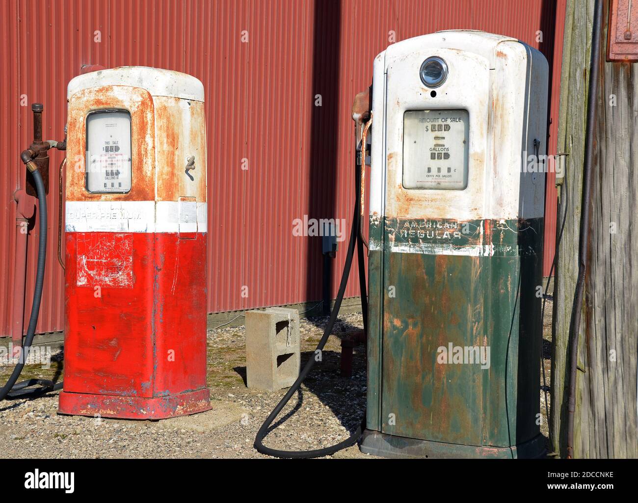 pompe a benzina retrò nel paese Foto Stock