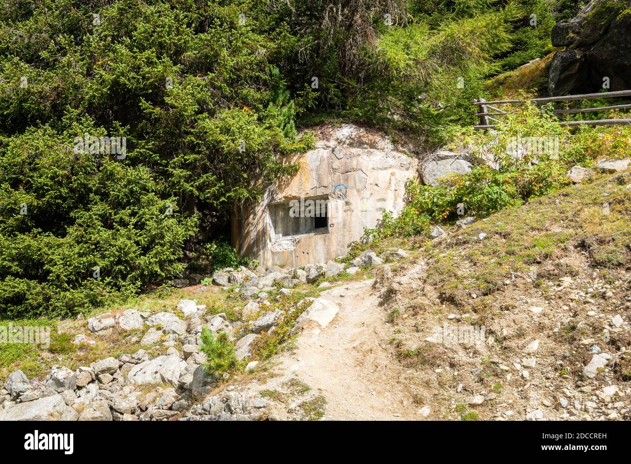 A Plamort (Alto Adige, Italia) sono rimasti i resti di uno speciale lavoro di difesa del 1938 che ha dovuto proteggere l'Italia contro la Germania nazista Foto Stock