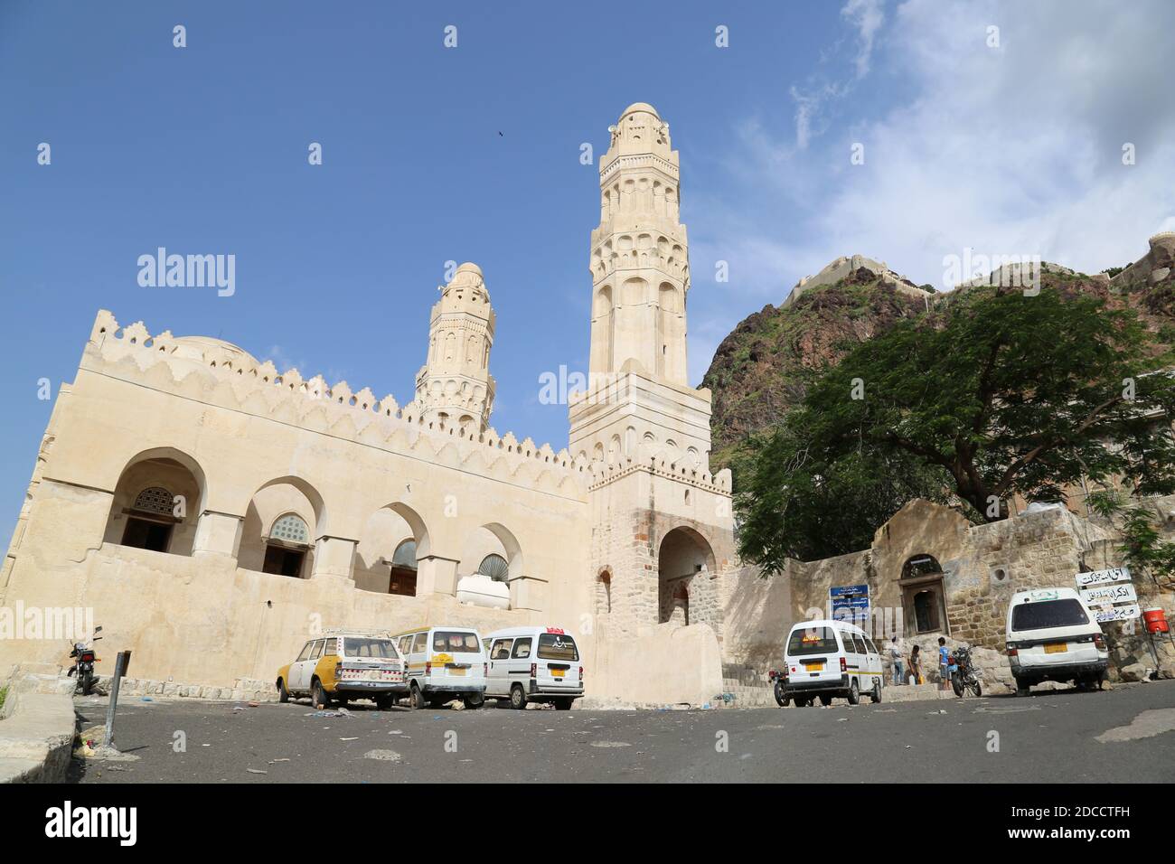 Taiz / Yemen - 18 ago 2016 : la Moschea di al-Ashrafiya è il monumento storico più importante della città di Taiz Foto Stock