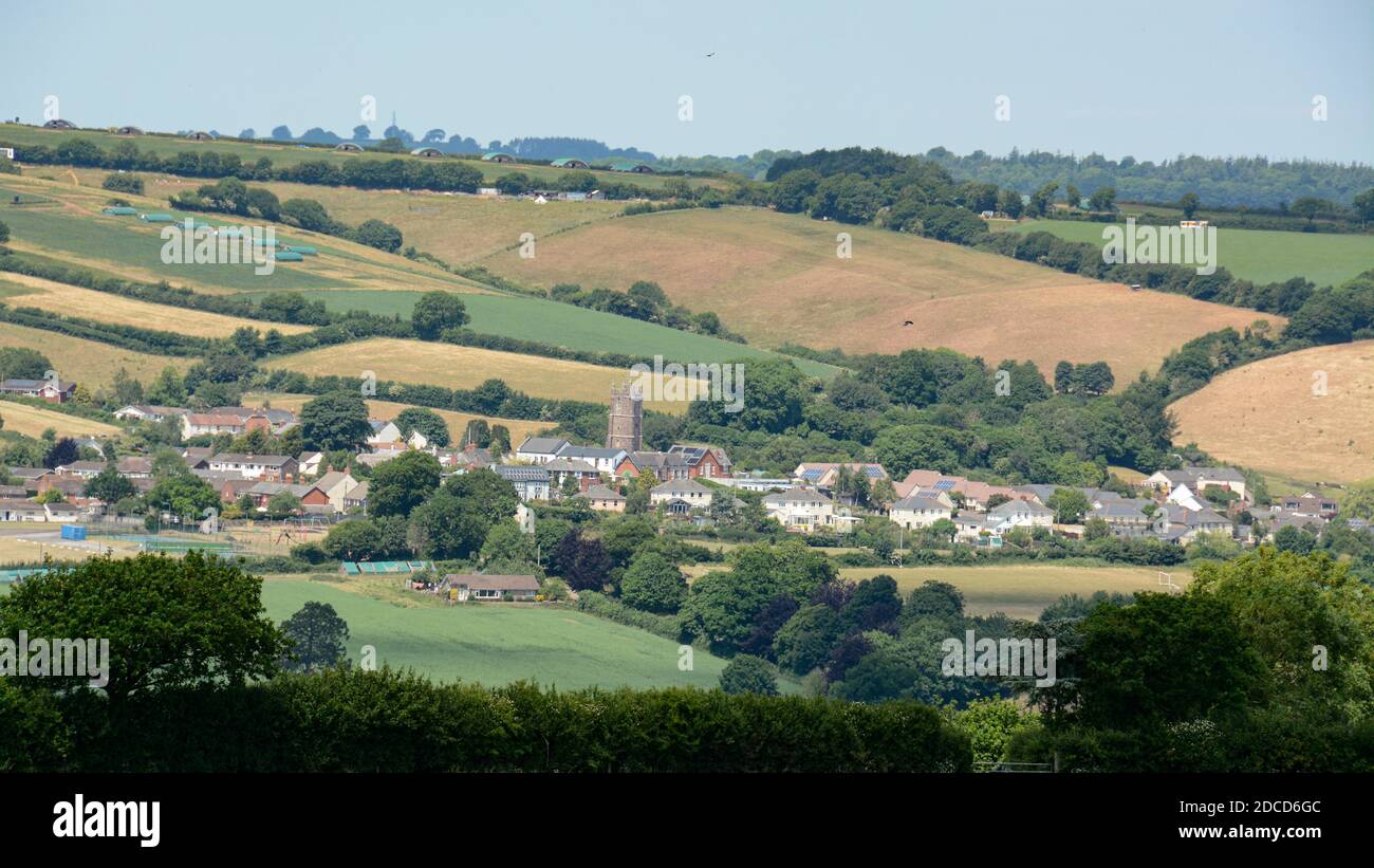 Tranquillo paesaggio medio Devon, guardando a ovest attraverso la valle Culm verso la piccola città di Bradninch Foto Stock