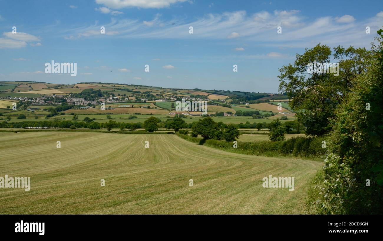 Tranquillo paesaggio medio Devon, guardando a ovest attraverso la valle Culm verso la piccola città di Bradninch Foto Stock