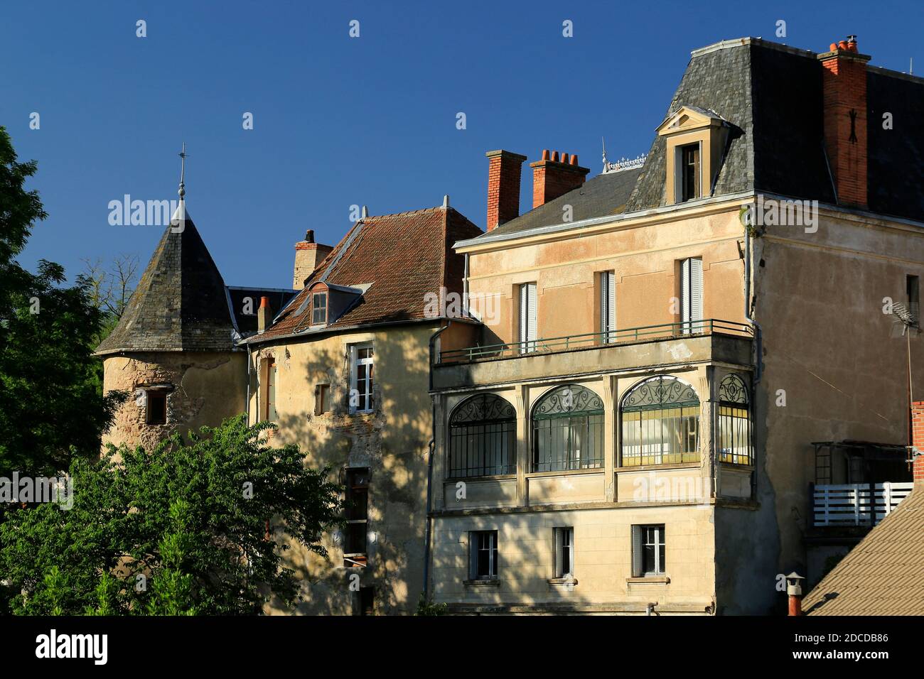 Lapalisse, case nel villaggio francese. Foto Stock