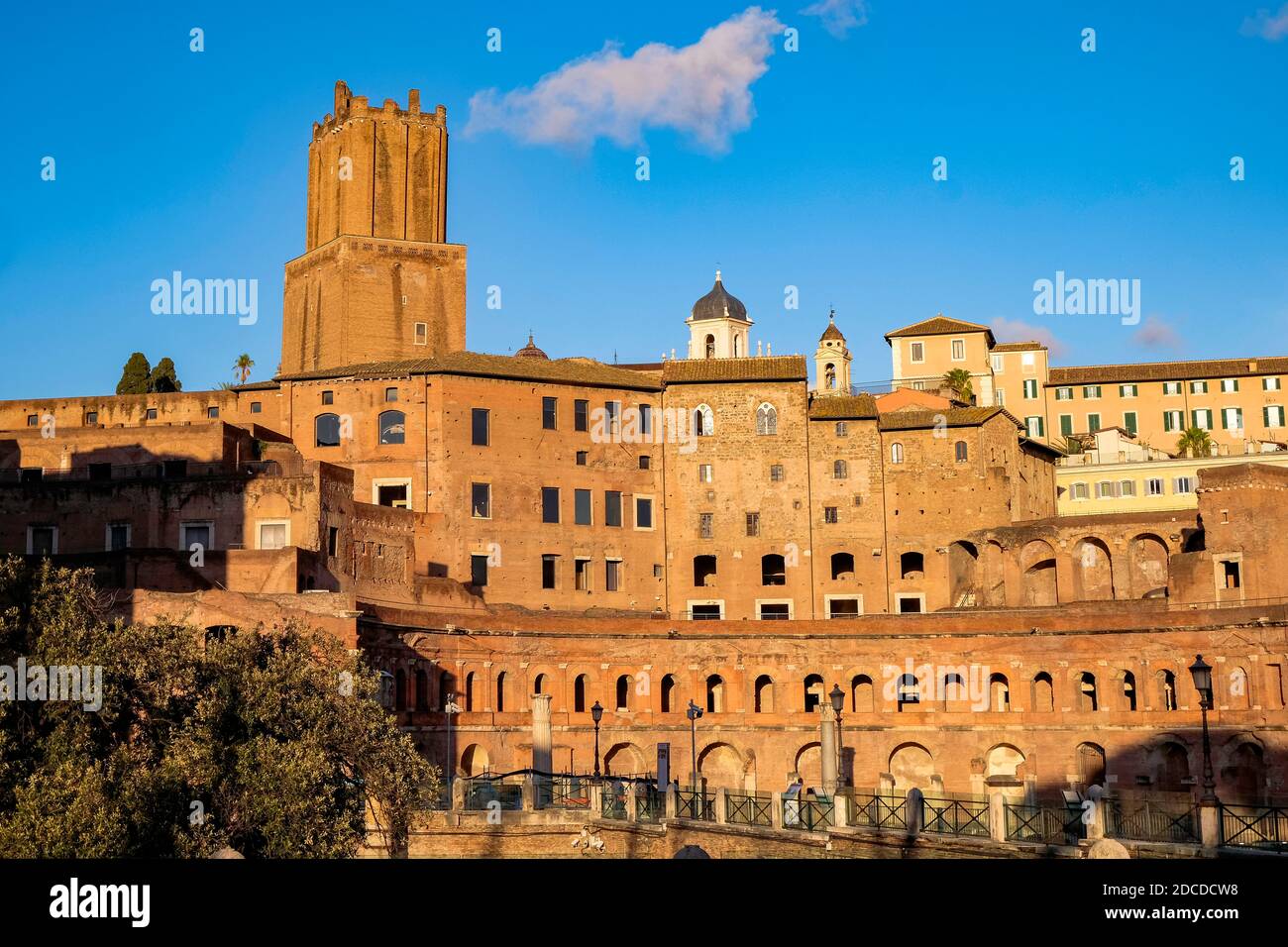 Rovine romane - Foro Traiano, mercati di Traiano e Torre delle Milizie - Roma, Italia Foto Stock