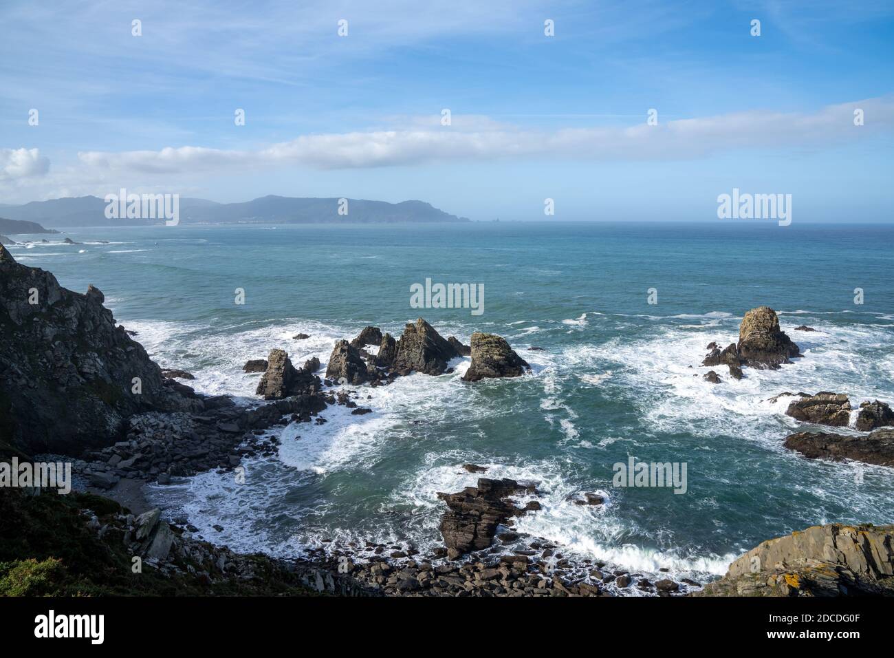 Vista panoramica della costa selvaggia della Galizia e scogliere a. Loiba Foto Stock