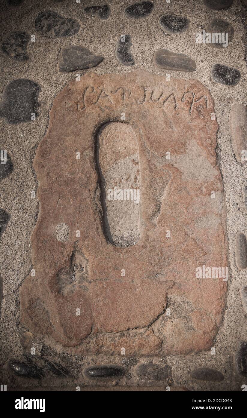 Impronta di San Juan Bautista, leggenda religiosa, a San juan de Gaztelugatxe. Paesi Baschi, Spagna Foto Stock