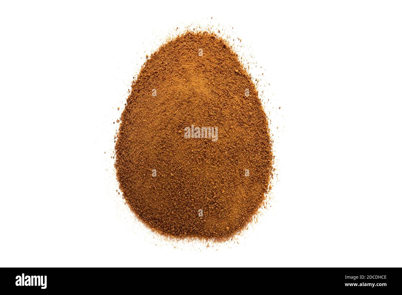 zucchero di cocco organico in un mucchio isolato su un bianco sfondo Foto Stock