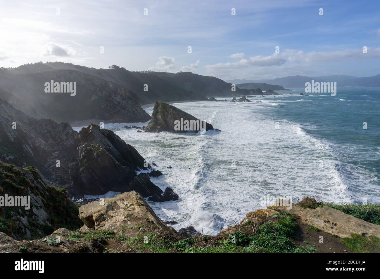 Una vista sulla costa selvaggia della Galizia e scogliere a. Loiba Foto Stock