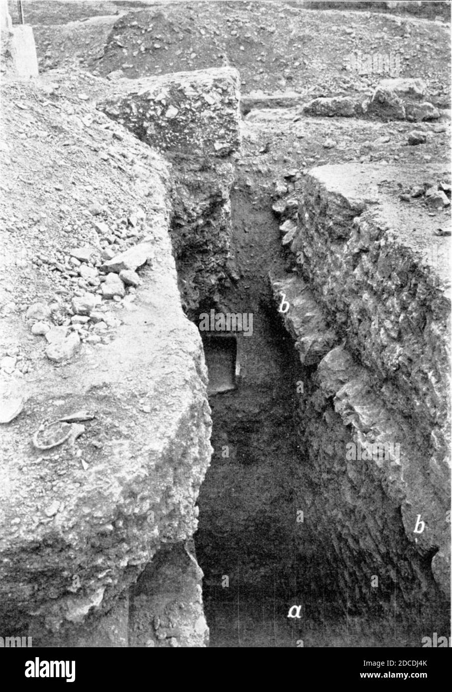 Kerameikos Terrassenmauer zwischen Bezirk XII und XIII (Der Friedhof am Eridanos, ABB. 17). Foto Stock