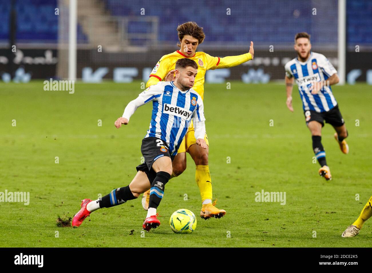 Barcellona, Spagna. 20 Nov 2020. Adrian Embarba di RCD Espanyol in azione durante la Liga SmartBank partita tra RCD Espanyol e vs Girona FC allo stadio RCD di Barcellona, Spagna. Credit: David Ramirez/DAX/ZUMA Wire/Alamy Live News Foto Stock