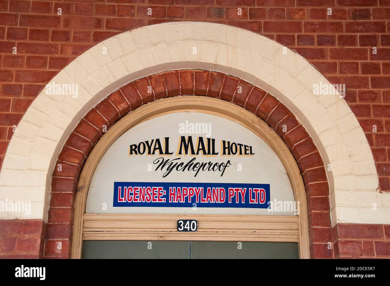 Ingresso al Royal Mail Hotel nella strada principale di Wycheproof nella regione di Wimmera, Victoria occidentale, Australia Foto Stock