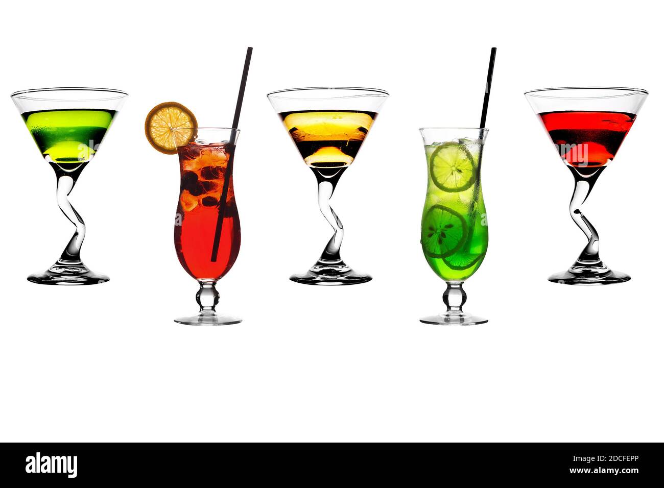 Set di cocktail multicolore su sfondo bianco isolato. Ripetizione senza giunture. Design originale dell'imballaggio Foto Stock