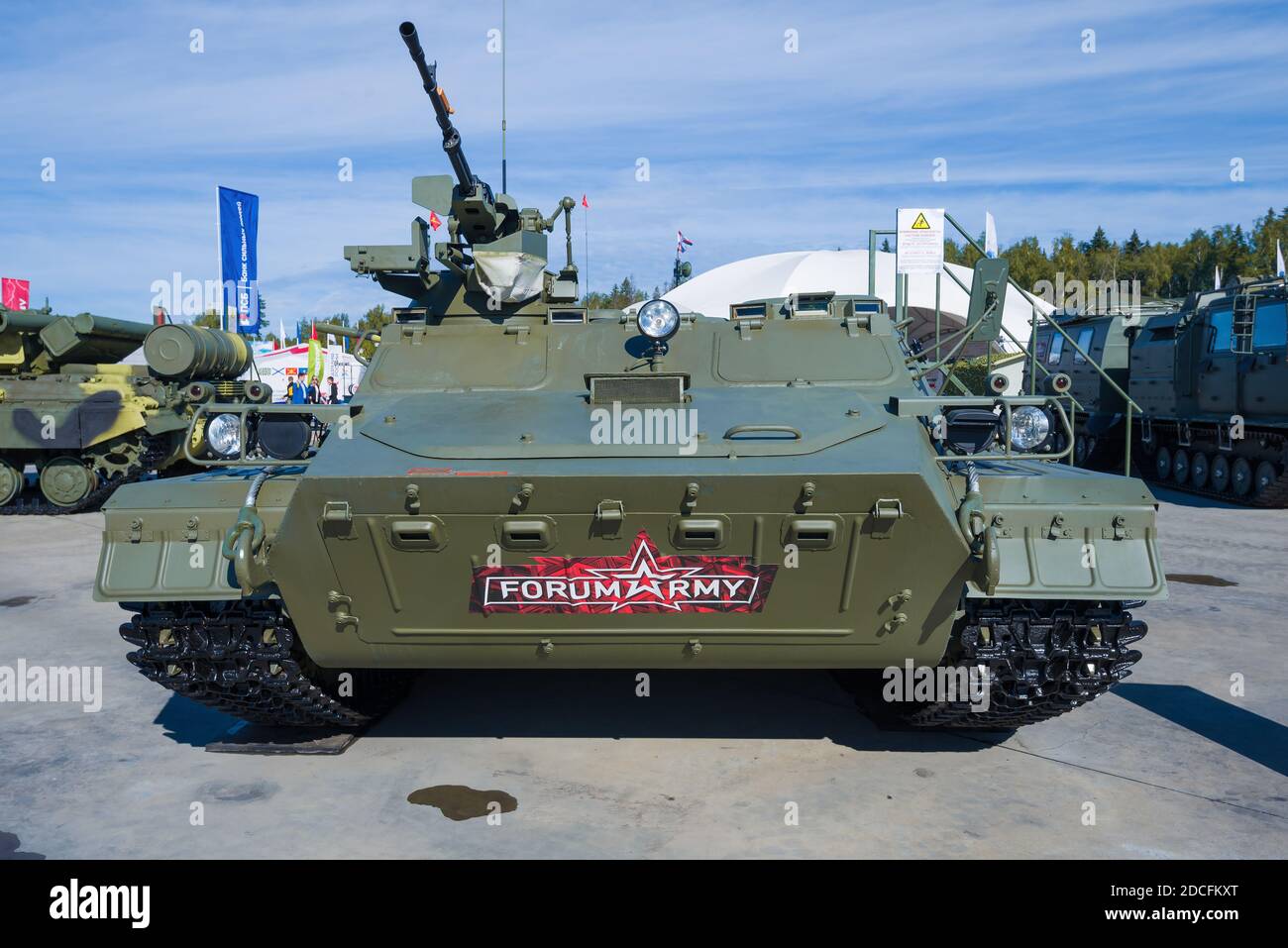 REGIONE DI MOSCA, RUSSIA - 27 AGOSTO 2020: IL TRASPORTATORE cingolato ARMATO leggero DI MT-LB sul forum militare internazionale 'Army-2020' Foto Stock
