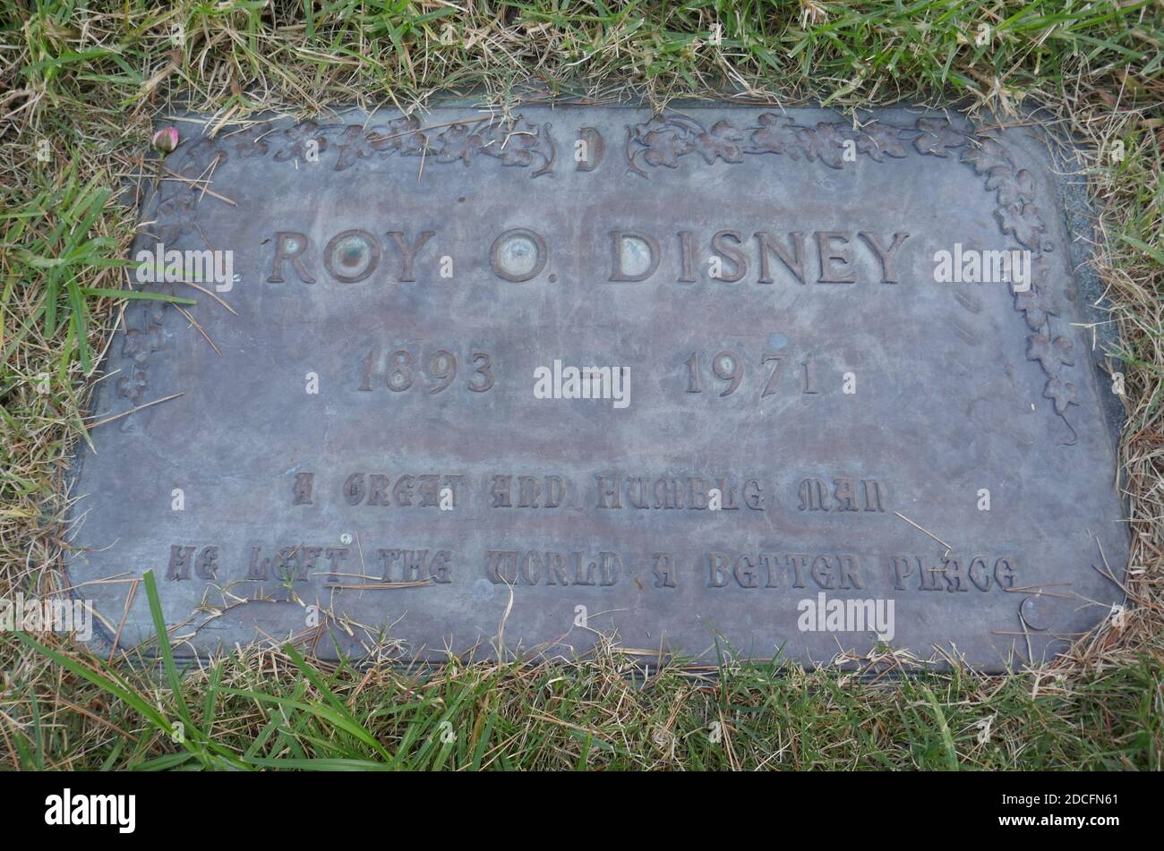 Los Angeles, California, USA 19 novembre 2020 una visione generale dell'atmosfera Roy O. Disney's grave a Forest Lawn Memorial Park Hollywood Hills il 19 novembre 2020 a Los Angeles, California, USA. Foto di Barry King/Alamy Stock foto Foto Stock