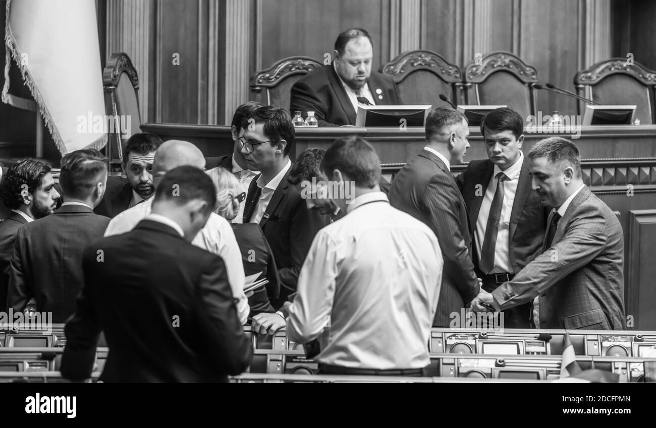 KIEV, UCRAINA - 29 agosto 2019: Momenti di lavoro durante la sessione della Verkhovna Rada Ucraina della nona convocazione Foto Stock