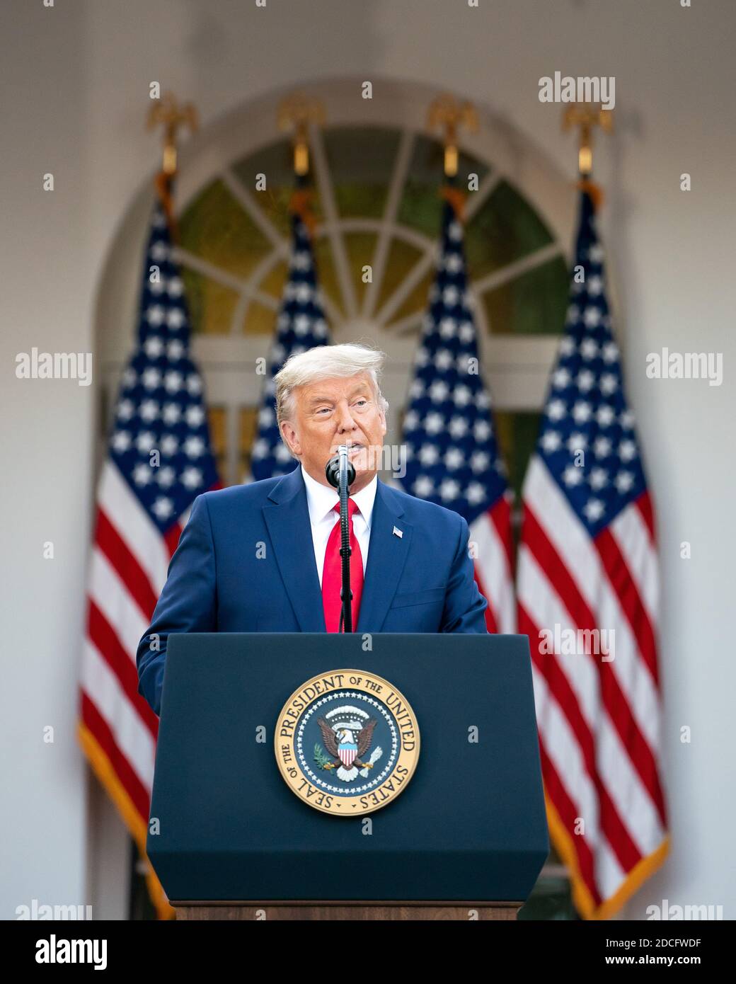 WASHINGTON DC, USA - 13 novembre 2020 - il presidente degli Stati Uniti Donald J. Trump presenta un aggiornamento sulla COVID-19 Coronavirus Vaccine development operation Warp Foto Stock