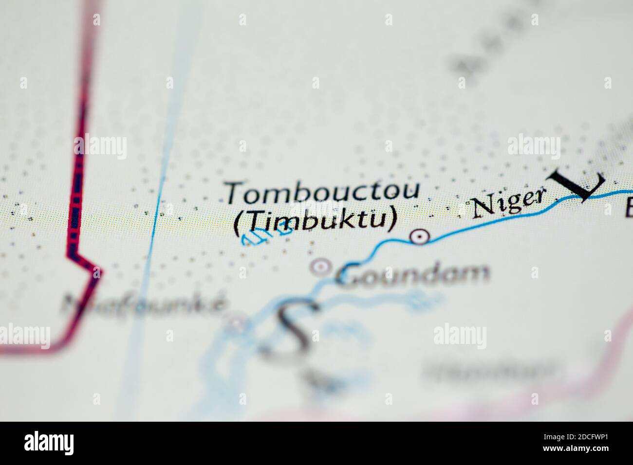 Profondità di campo ridotta fuoco sulla posizione geografica della mappa di Timbuktu Tombouctou deserto Mali Africa continente su atlante Foto Stock
