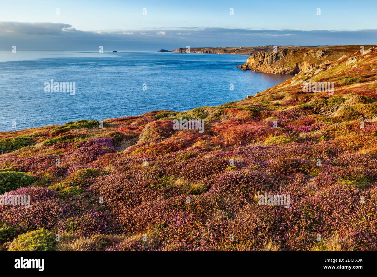 Land's End; guardando in direzione di Cape Cornwall; Cornovaglia; Regno Unito Foto Stock