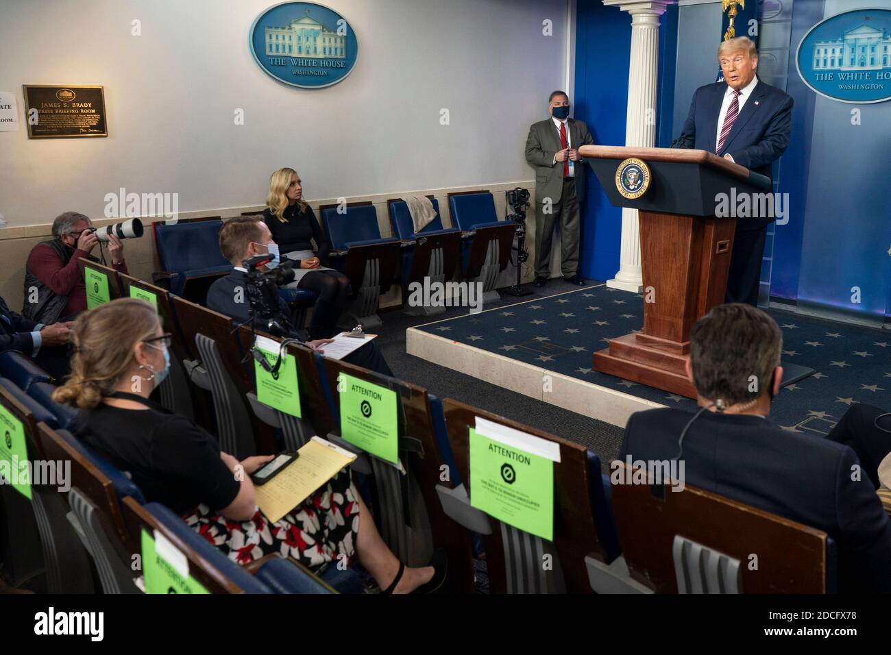 WASHINGTON DC, USA - 05 novembre 2020 - il presidente Donald J. Trump si rivolge ai giornalisti durante una conferenza stampa giovedì 5 novembre 2020, presso il James S. Foto Stock