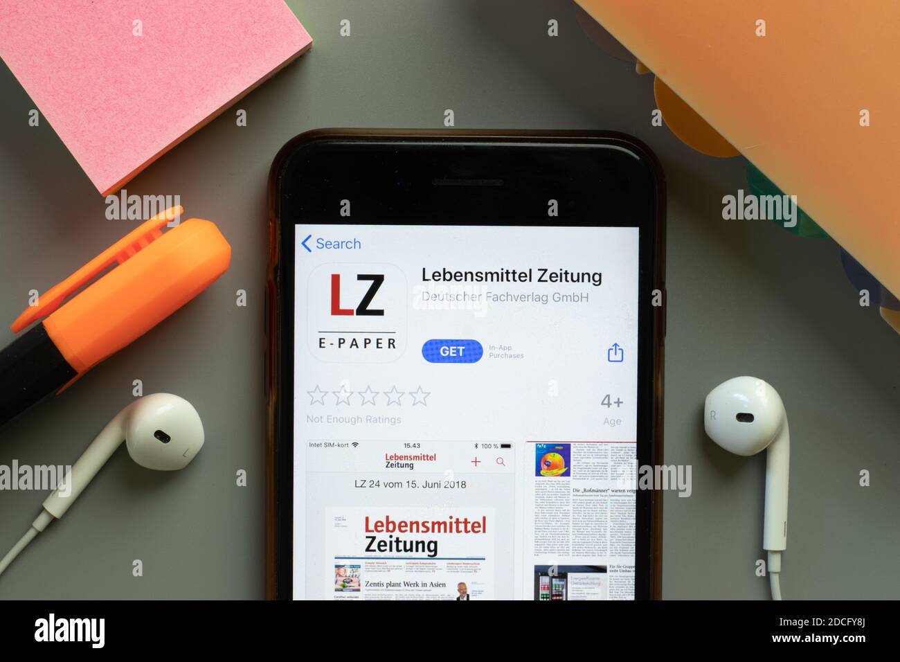New York, Stati Uniti - 7 novembre 2020: Logo del negozio di app Lebensmittel Zeitung sullo schermo del telefono, editoriale illustrativo. Foto Stock