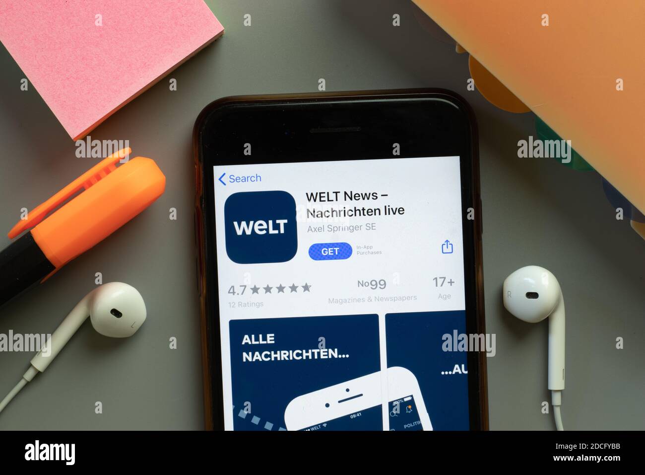 New York, Stati Uniti - 7 Novembre 2020: WELT News Nachrichten live app store logo sullo schermo del telefono, editoriale illustrativo Foto Stock