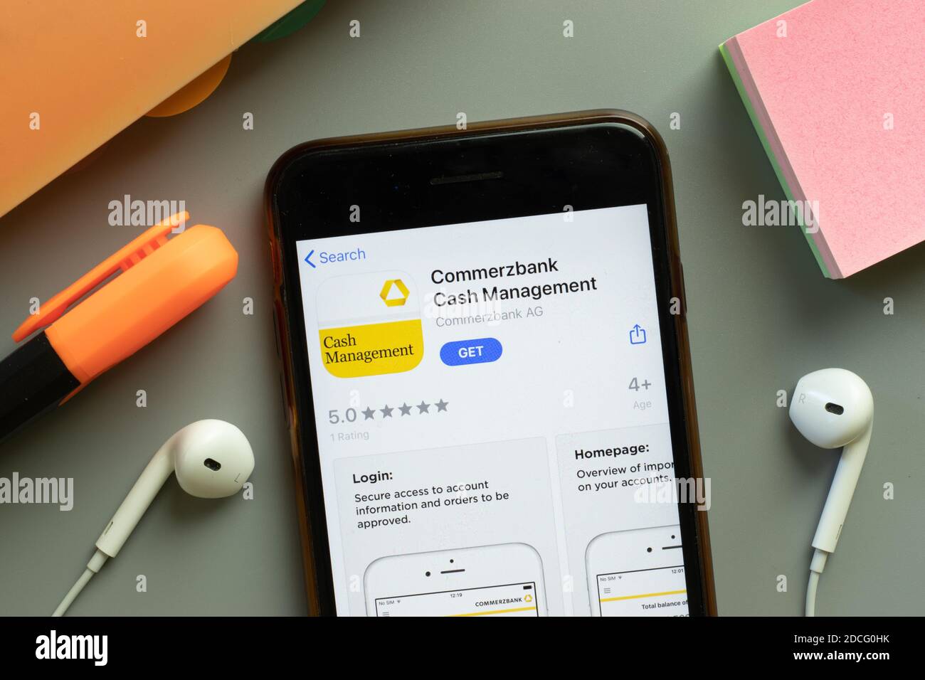 New York, Stati Uniti - 7 novembre 2020: Commerzbank Cash Management app store logo sullo schermo del telefono, editoriale illustrativo. Foto Stock