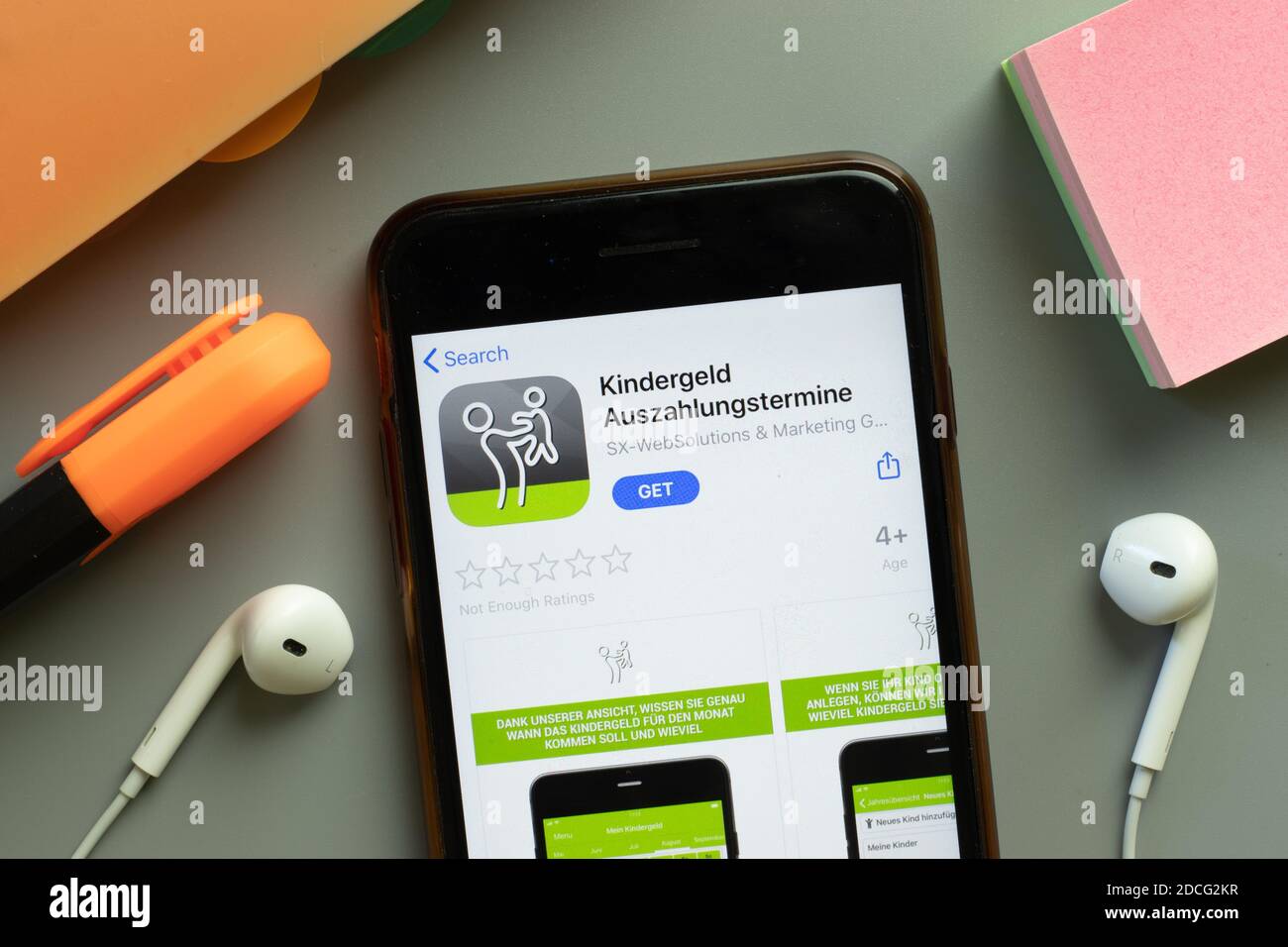 New York, Stati Uniti - 7 novembre 2020: Kindergeld Auszahlungstermine app store logo sullo schermo del telefono, editoriale illustrativo. Foto Stock