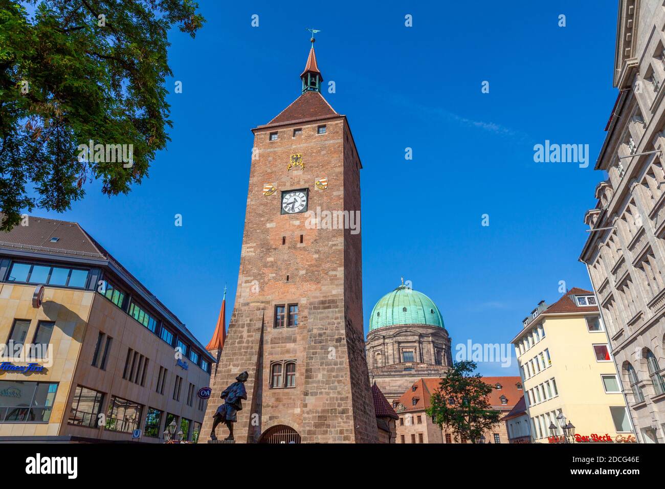 Fontana del matrimonio di fronte alla Torre Bianca, Norimberga, Baviera, Germania, Europa Foto Stock