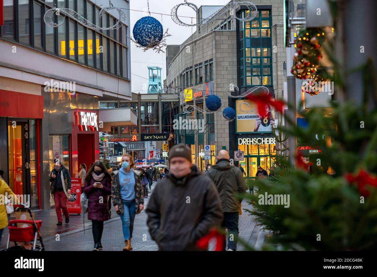 Il centro della città di Bochum, Via Kortum, il giorno dell'apertura della decorazione della luce di Natale, normalmente anche del mercatino di Natale, che re Foto Stock
