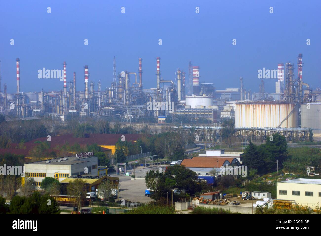 API raffineria di Ancona a Falconara Marittima. Ancona nelle Marche, Italia centrale. Foto Stock