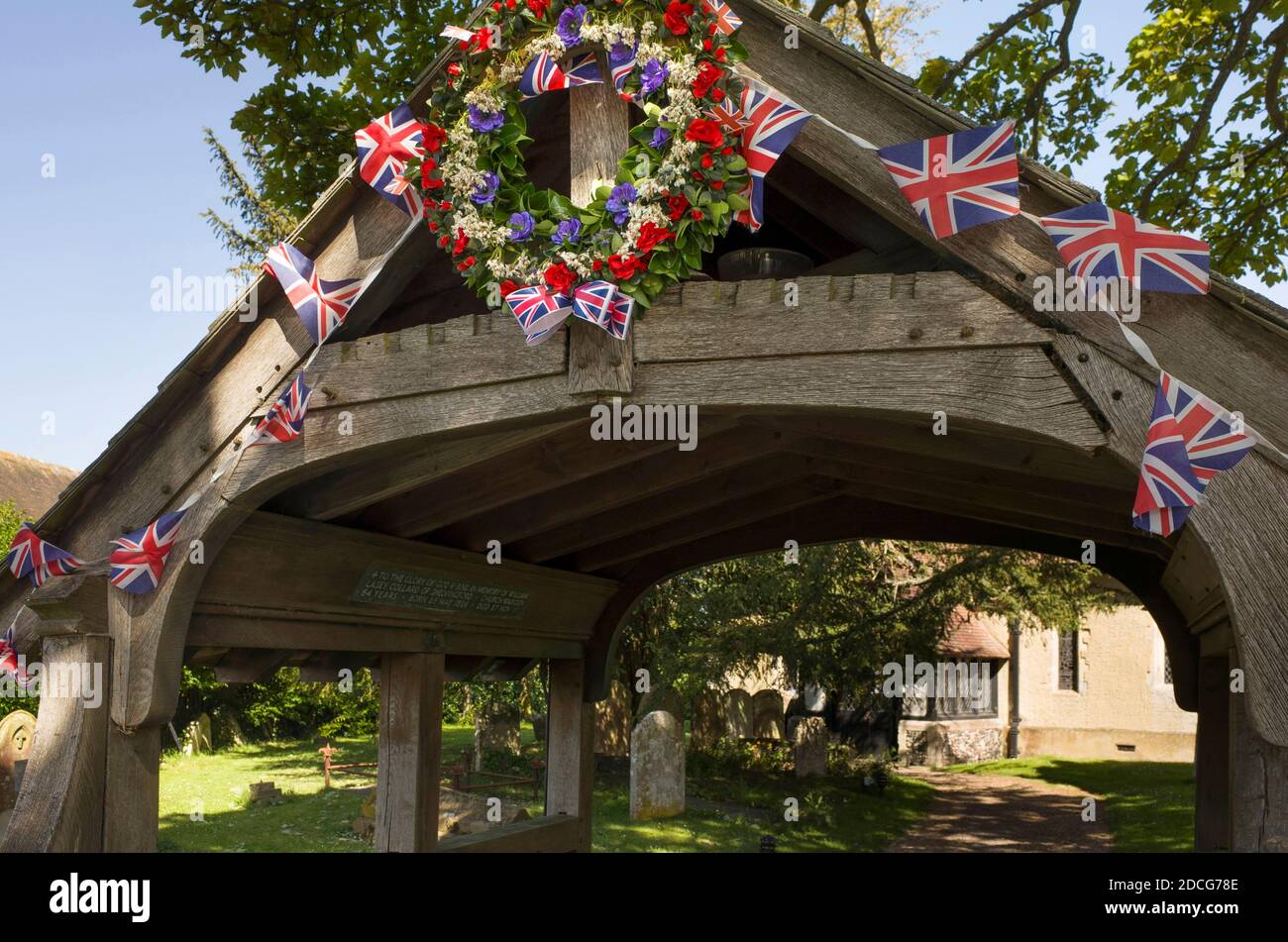 Lych porta decorata per VE giorno 2020 al Santo Cross Church a Hoath in Kent Inghilterra UK Foto Stock