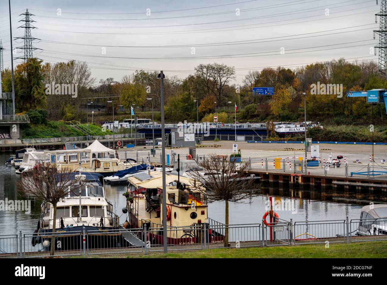 Marina sul canale Reno-Herne a Oberhausen, NRW, Germania, Foto Stock