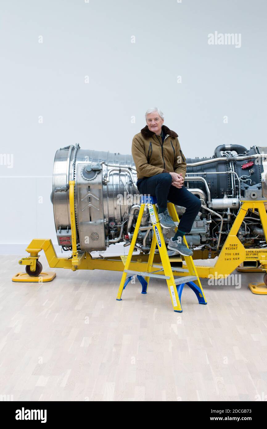 Regno Unito /Wiltshire/ Malmesbury/Dyson / Sir James Dyson accanto ad un motore della Concorde Jet Liner supersonica.Giovedì 1 Marzo 2018. Foto Stock