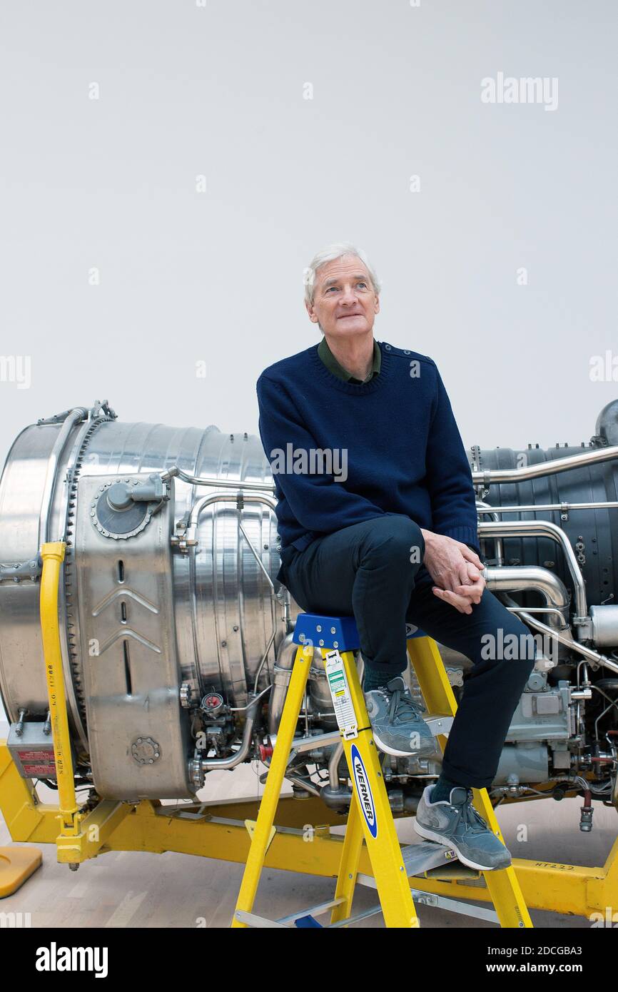 Regno Unito /Wiltshire/ Malmesbury/Dyson / Sir James Dyson accanto ad un motore della Concorde Jet Liner supersonica.Giovedì 1 Marzo 2018. Foto Stock