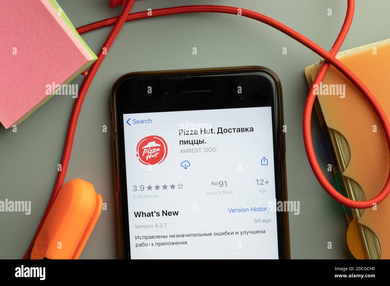 New York, Stati Uniti - 7 novembre 2020: Logo dell'app store Pizza Hut sullo schermo del telefono, editoriale illustrativo. Foto Stock