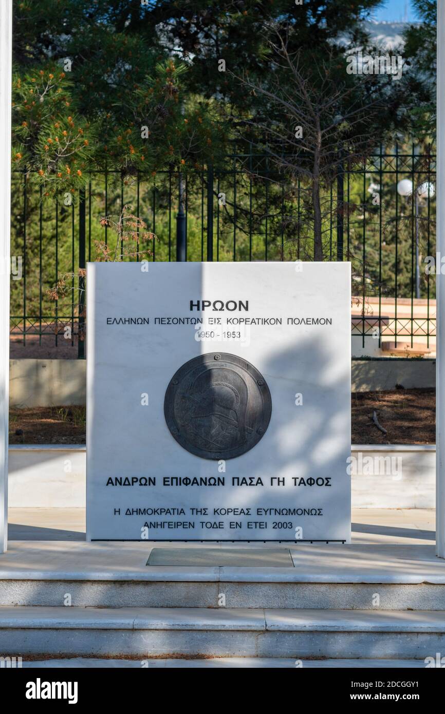 Papagos, Grecia - Aprile 18 2020: Monumento ai caduti per i greci morti durante la guerra di Corea Foto Stock