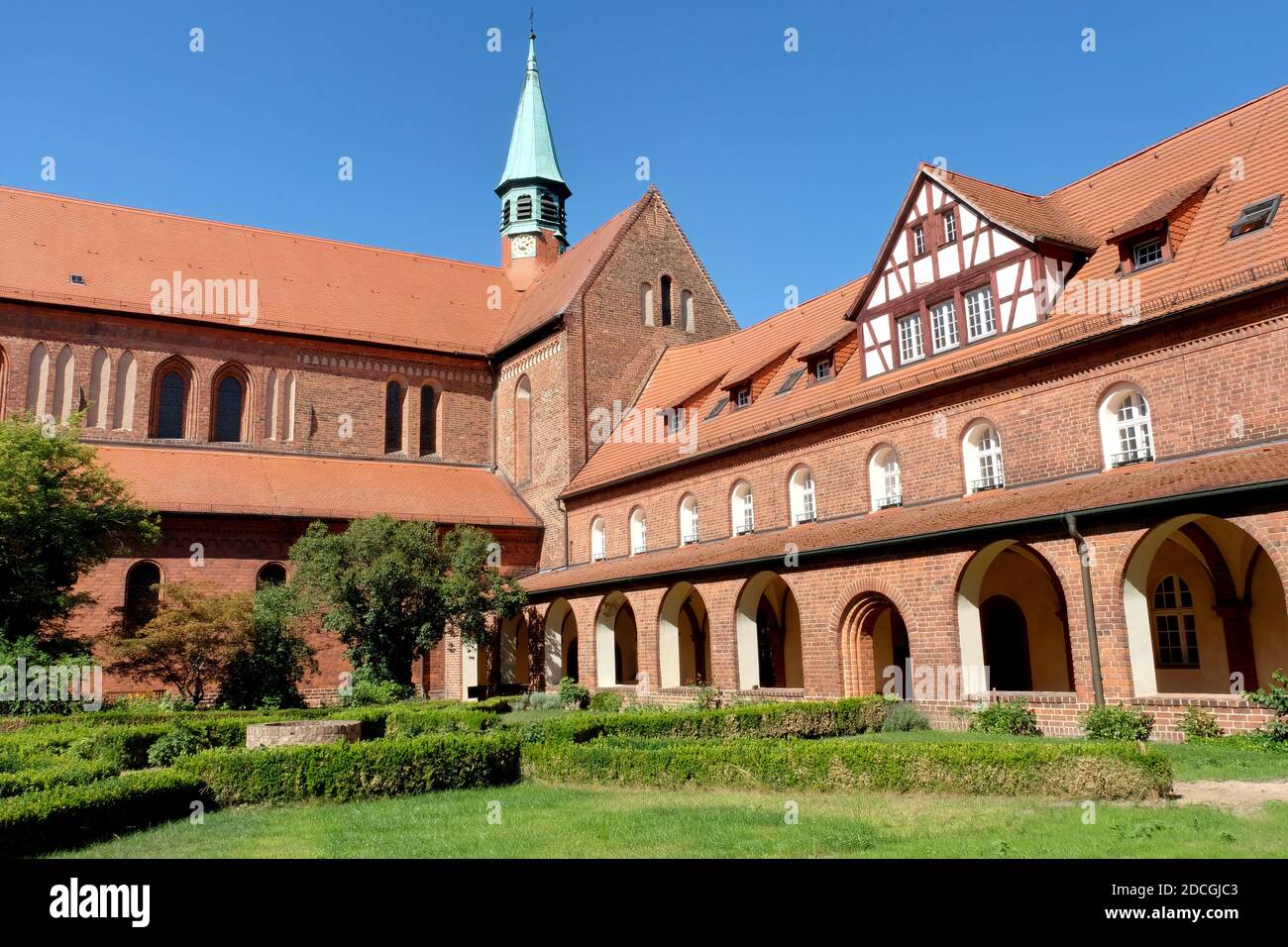 Chiostro di Kloster Lehnin, ex monastero cistercense, Brandeburgo, Germania Foto Stock
