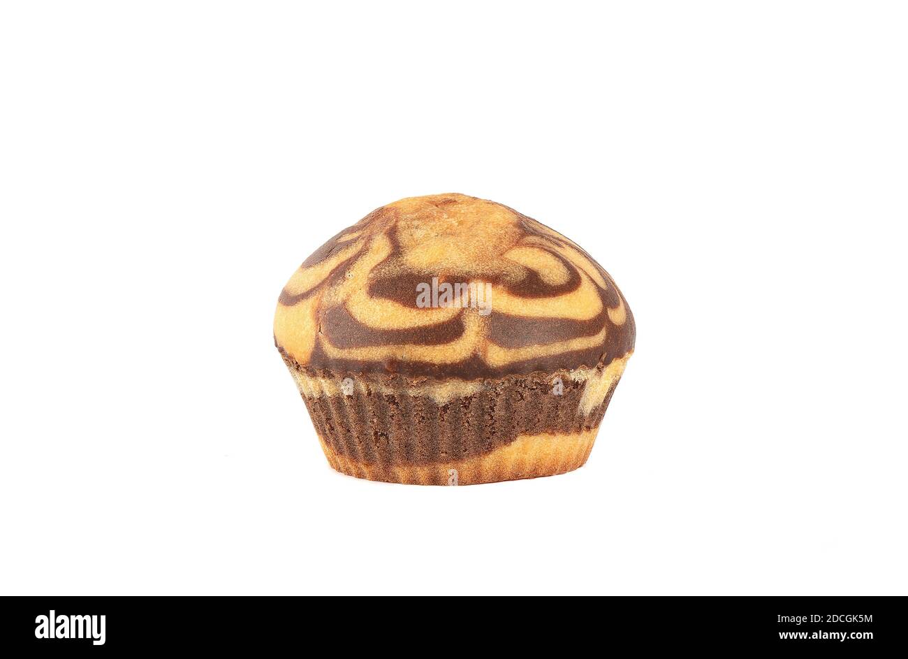 Delizioso muffin isolato su sfondo bianco. Spazio di copia. Torte fatte in casa. Foto Stock