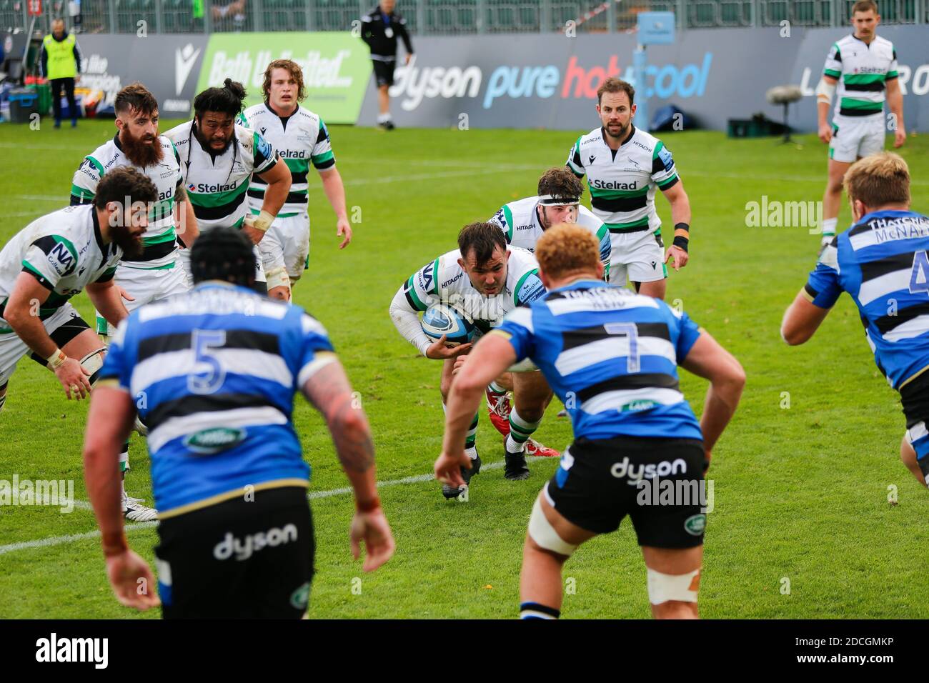 Bath, Regno Unito. 02 novembre 2020. BATH, INGHILTERRA. IL 22 NOVEMBRE George McGuigan di Newcastle Falcons va per la linea durante la partita della Gallagher Premiership tra Bath Rugby e Newcastle Falcons al Recreation Ground, Bath, domenica 22 novembre 2020. (Credit: Chris Lishman | MI News) Credit: MI News & Sport /Alamy Live News Foto Stock