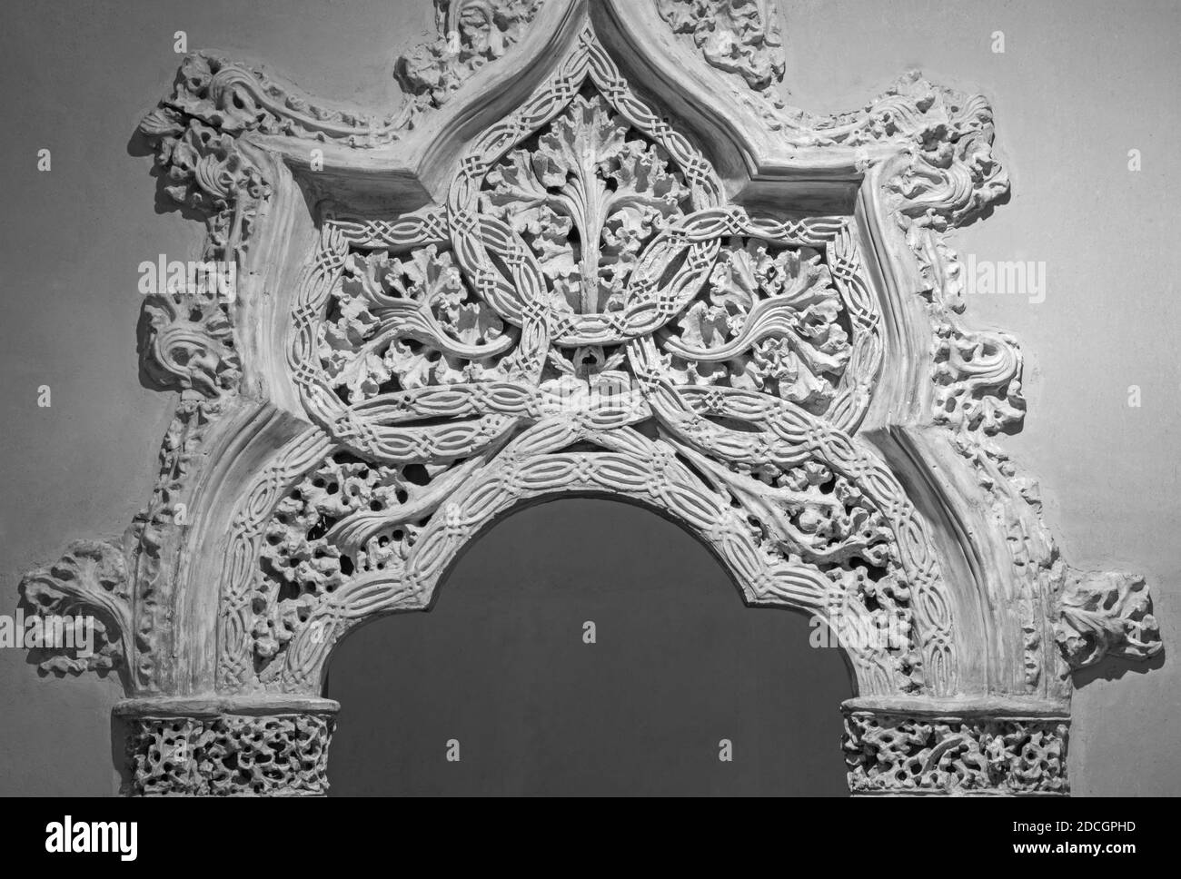 SARAGOZZA, SPAGNA - 2 MARZO 2018: Il piccolo portale mudejar del palazzo la Aljaferia. Foto Stock