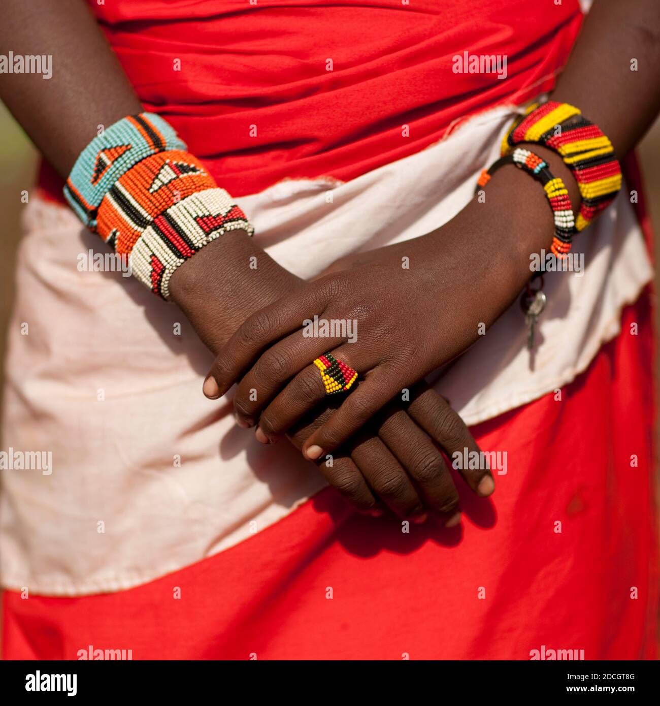 Rendille tribù donna perline braccialetti, Marsabit County, Marsabit, Kenya Foto Stock