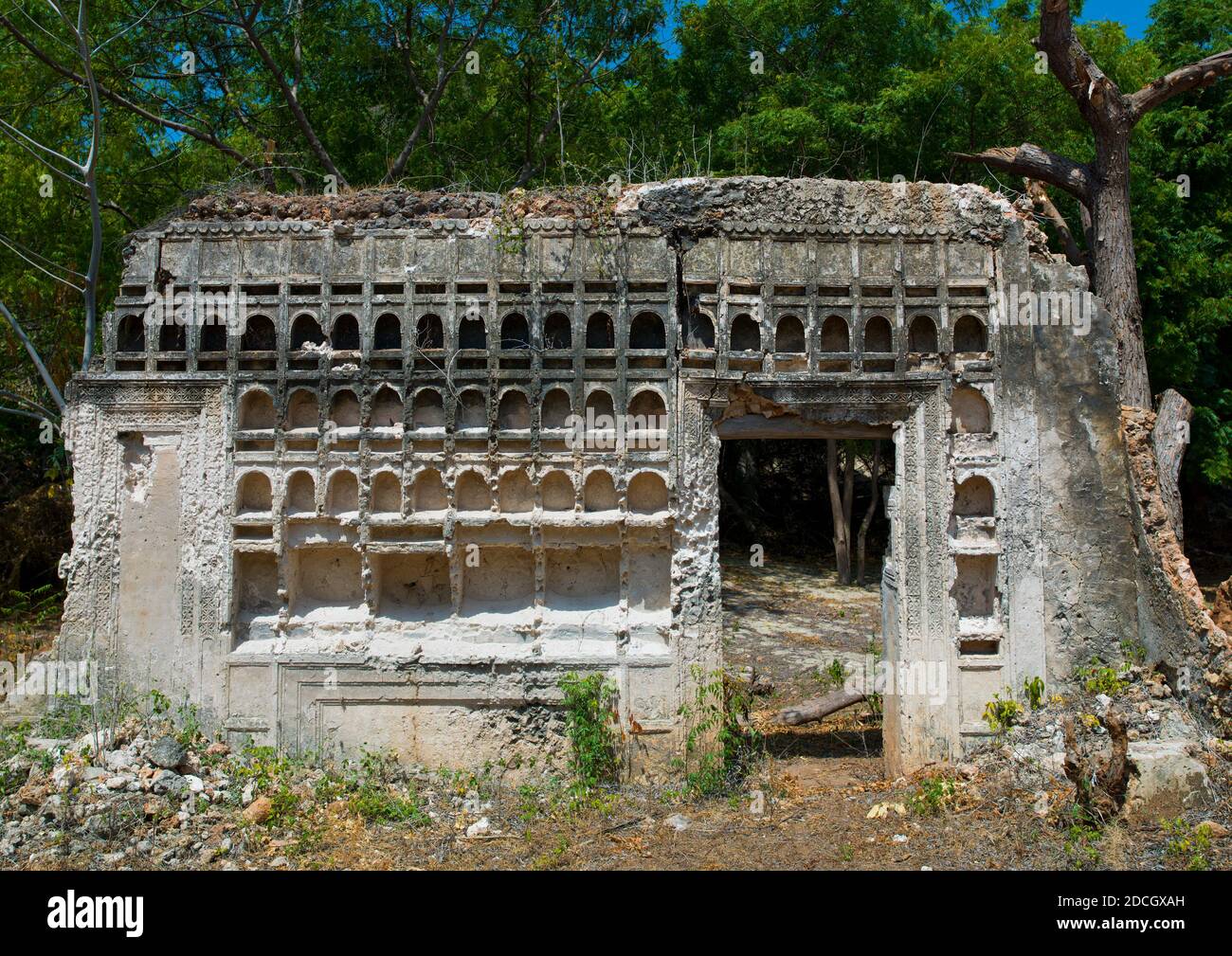 Antiche rovine di zidaka swahili, contea di Lamu, Shela, Kenya Foto Stock