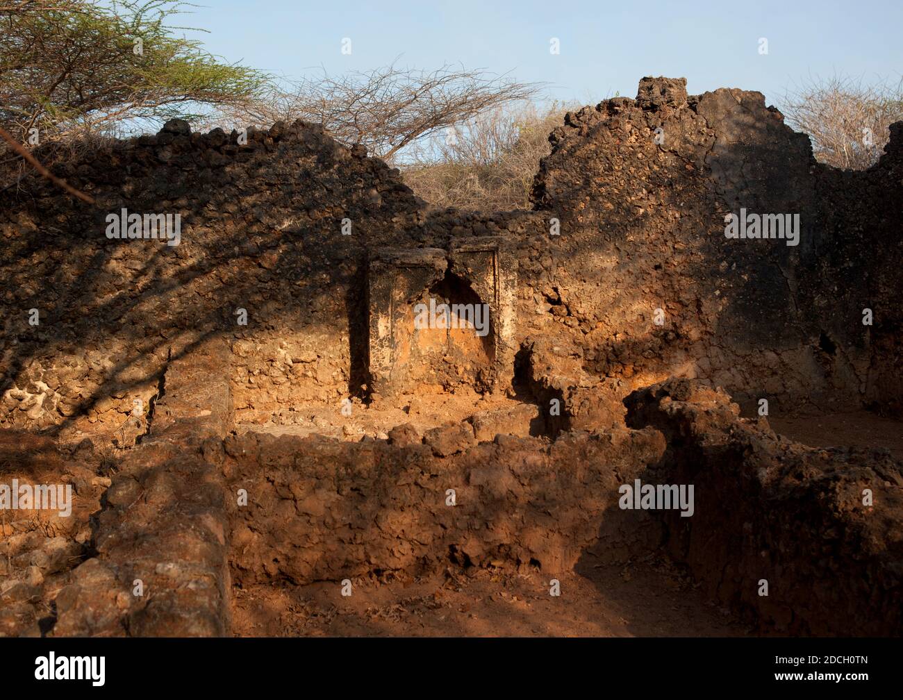 Moschea nelle rovine di Takwa, contea di Lamu, isola di Manda, Kenya Foto Stock