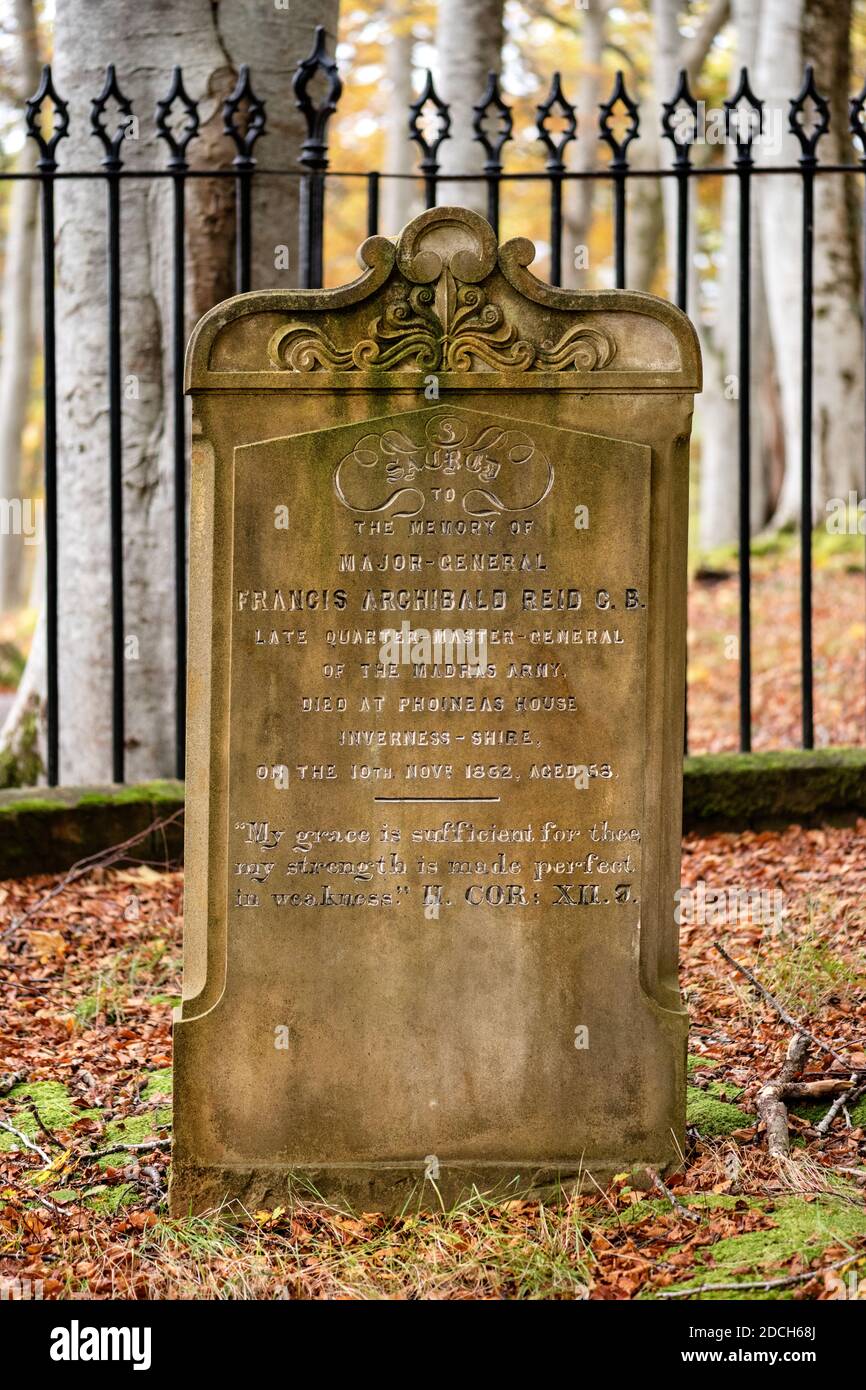 Immagine di un cimitero privato in faggeta, vicino a Dundonnell a Wester Ross, Scozia. Foto Stock