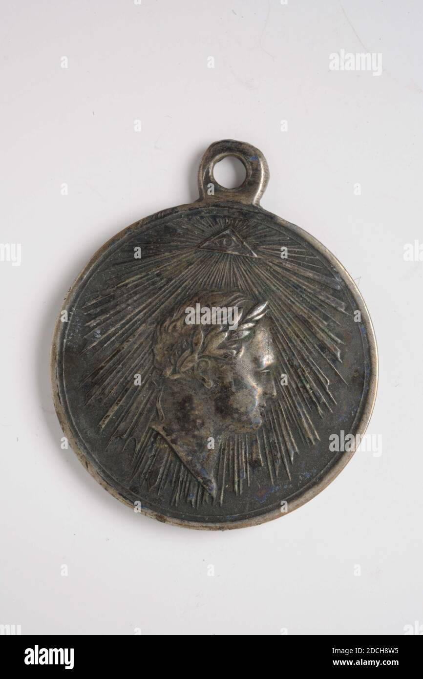 Premio, Anonimo, 1814, cast, Generale: 3.4 x 2.9 x 0.2cm 34 x 29 x 2mm, diametro medaglia: 2.9cm 29mm, peso: 11.5g, ritratto dell'uomo, medaglia d'argento alla cattura di Parigi nel 1814, assegnata a J. Noest, 1814. La medaglia è circolare con un occhio in alto. Sull'ossetto è raffigurato: La testa dell'Imperatore Alessandro di Russia con corona d'alloro e profilo raffigurato sotto un occhio visibile. Al contrario: Un'iscrizione russa a cinque righe all'interno di una corona di alloro, 1903 Foto Stock