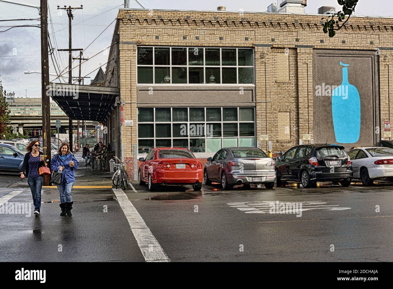 STATI UNITI / California / Oakland / Blue Bottle Coffee logo sulla parete . Foto Stock