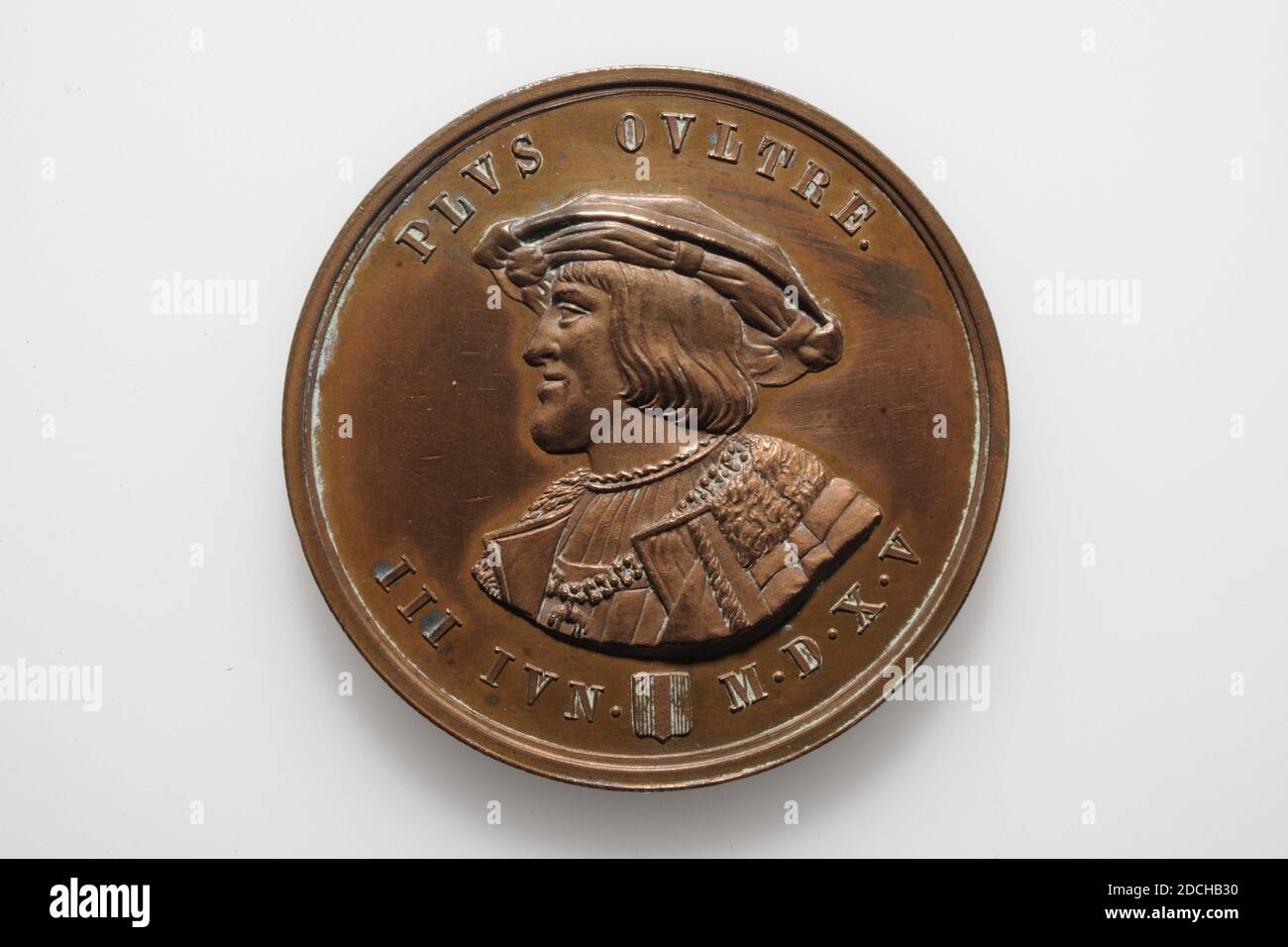 Medaglia, David van der Kellen II, 1855, coniate, Generale: 3.2 x 0.2cm 32 x 2mm, peso: 9.3g, stemma cittadino, ritratto dell'uomo, busto, medaglia d'argento alla masquerade nell'anniversario di Leiden nell'università del 1855. Il soggetto della mascherata fu l'ingresso di Carlo V a Dordrecht nel 1515. Sul davanti è raffigurato a sinistra un busto dell'imperatore Carlo V. Sotto la rappresentazione lo stemma cittadino di Dordrecht e la didascalia: PLVS OVLTRE III IVN. M.D.X.V. Sul retro l'iscrizione: ACADEMIAE LVGD.BAT.D.NAT.CCLXXX CELEB.D.XII IVN. MDCCCLV e un asterisco, 1902 Foto Stock