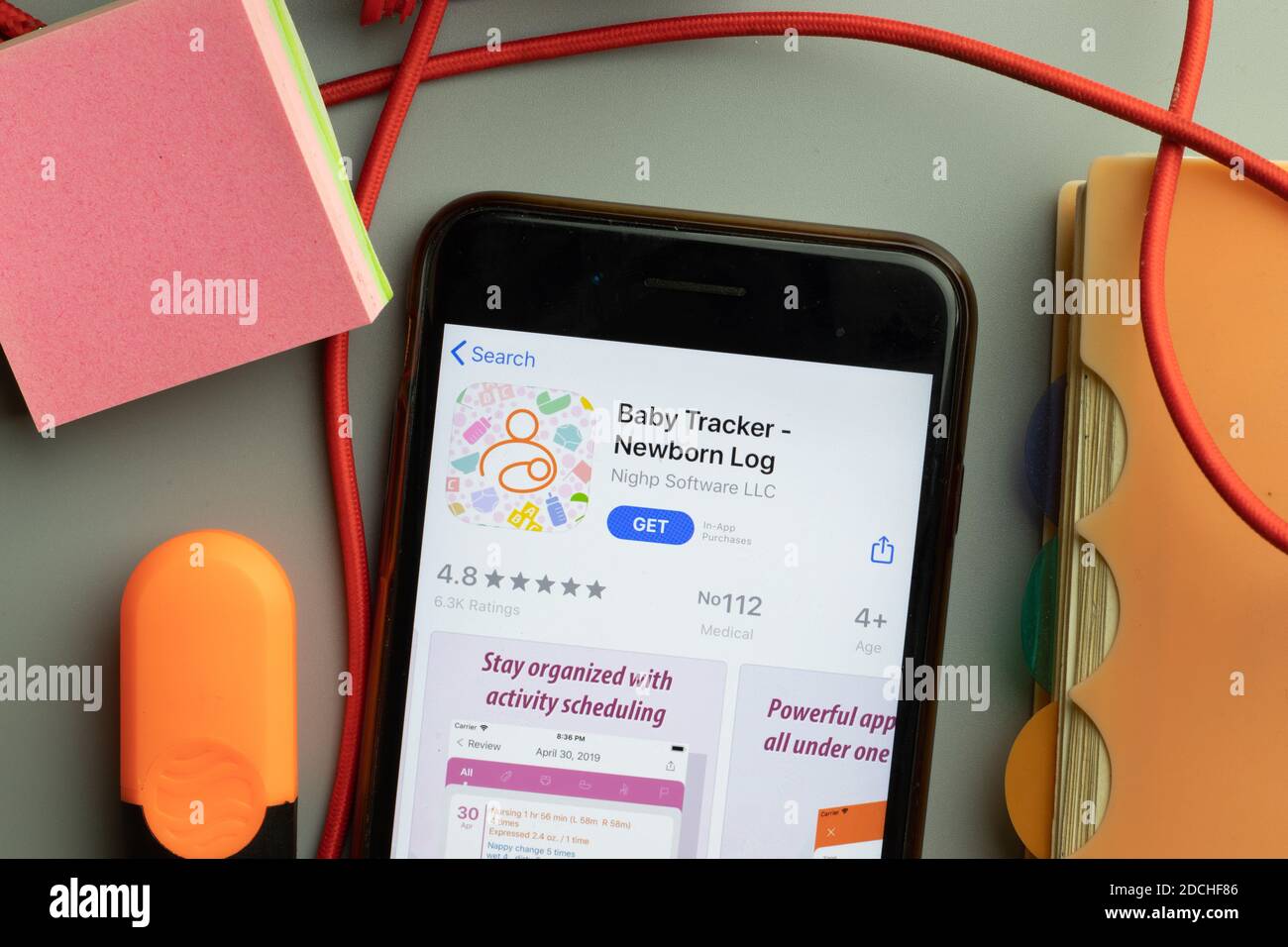 New York, Stati Uniti - 7 Novembre 2020: Baby Tracker Newborn Log app store logo sullo schermo del telefono, editoriale illustrativo. Foto Stock