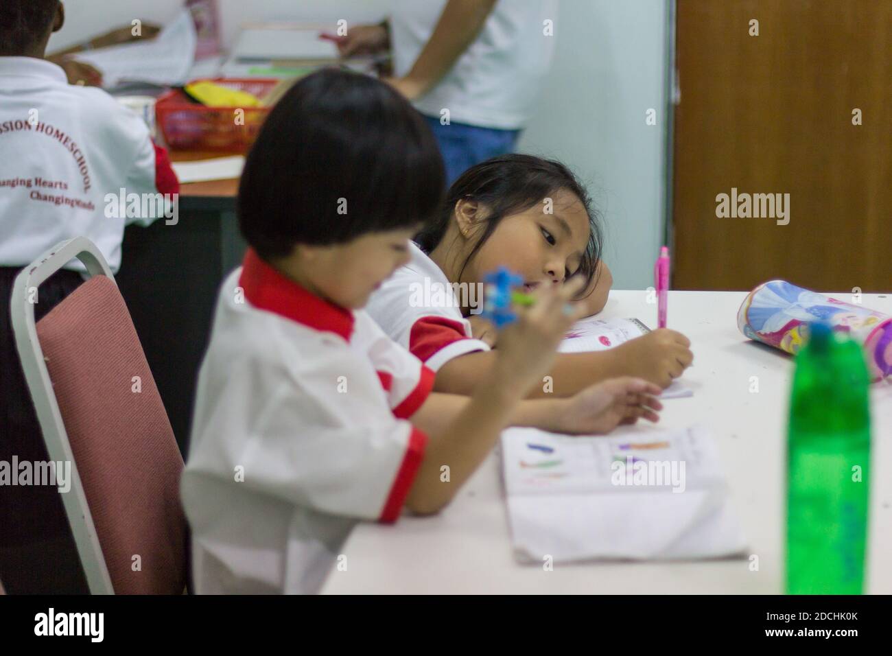 Attività quotidiana dei bambini. Foto Stock